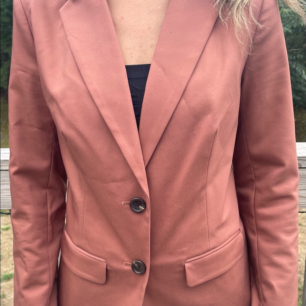 Fitted suit jacket